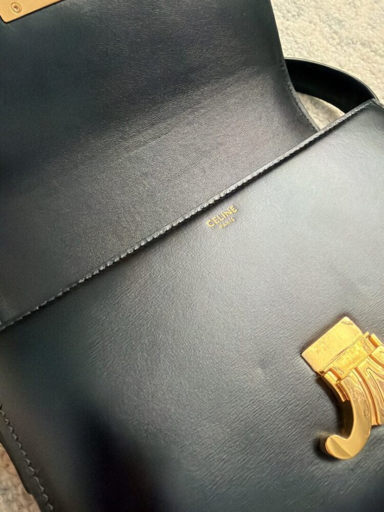 CELINE Shiny Calfskin Medium Triomphe Black - Image 8