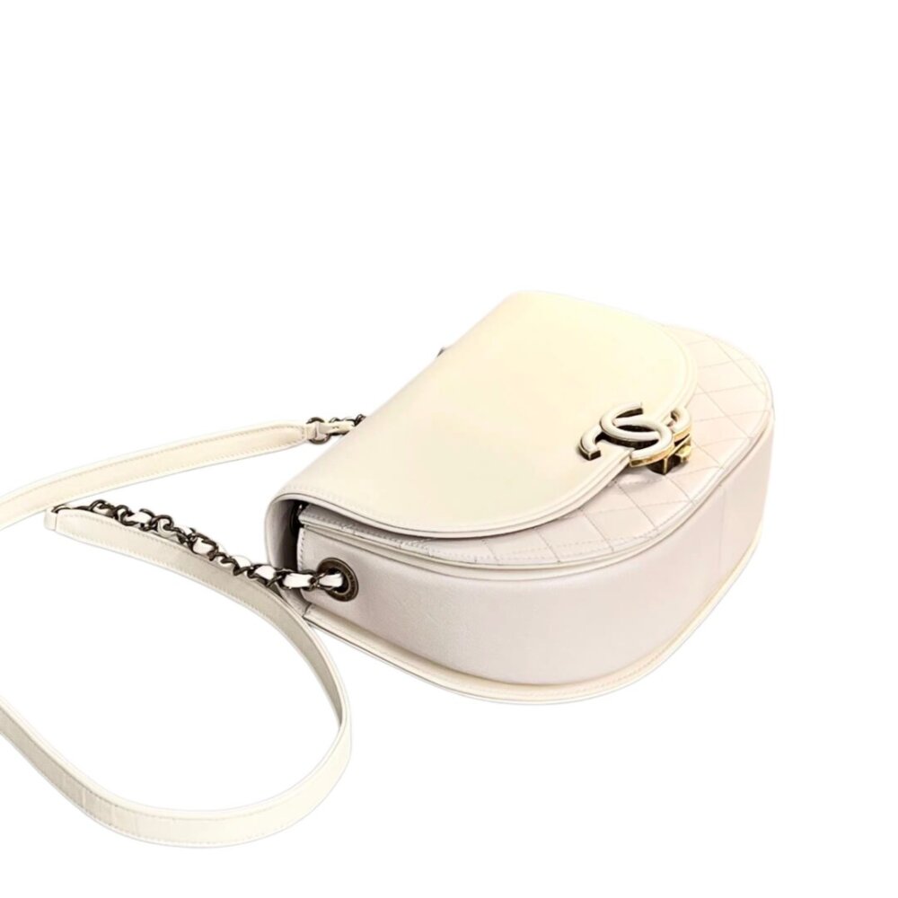 CHANEL Shiny Calfskin Goatskin Quilted Medium Coco Curve Messenger Flap White - Image 3