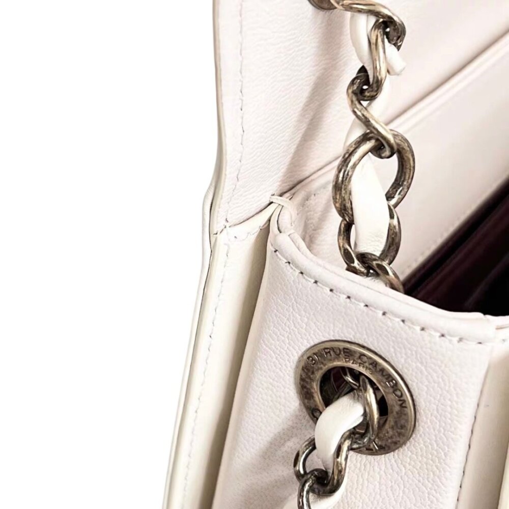 CHANEL Shiny Calfskin Goatskin Quilted Medium Coco Curve Messenger Flap White - Image 6
