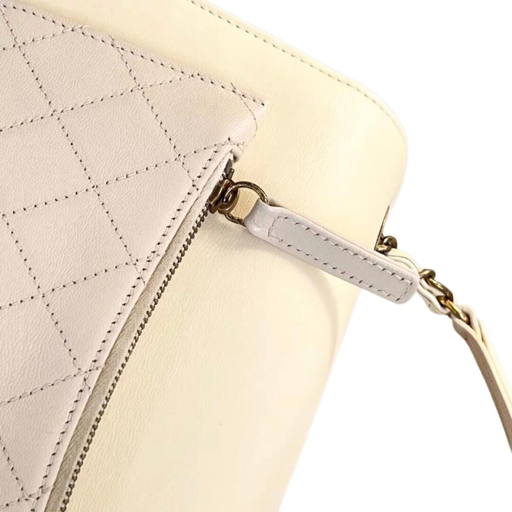 CHANEL Shiny Calfskin Goatskin Quilted Medium Coco Curve Messenger Flap White - Image 7