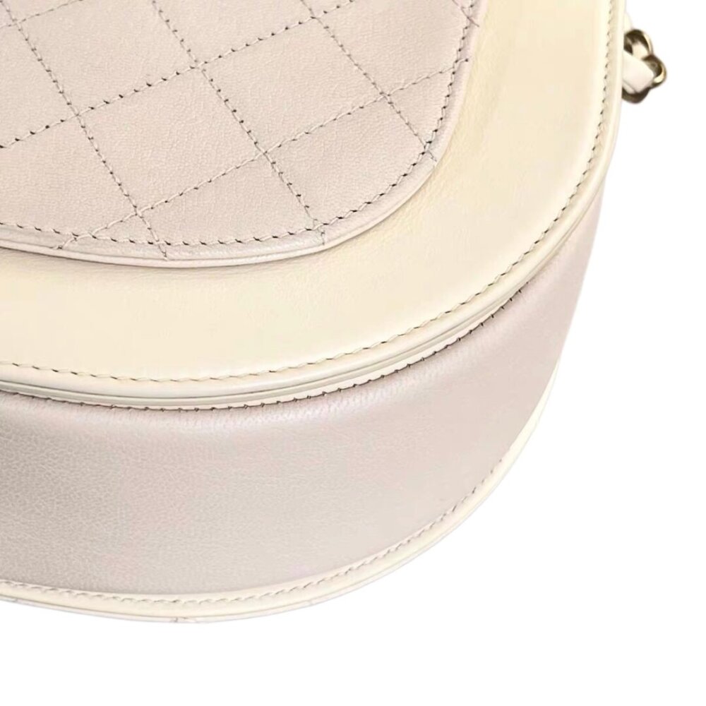 CHANEL Shiny Calfskin Goatskin Quilted Medium Coco Curve Messenger Flap White - Image 9