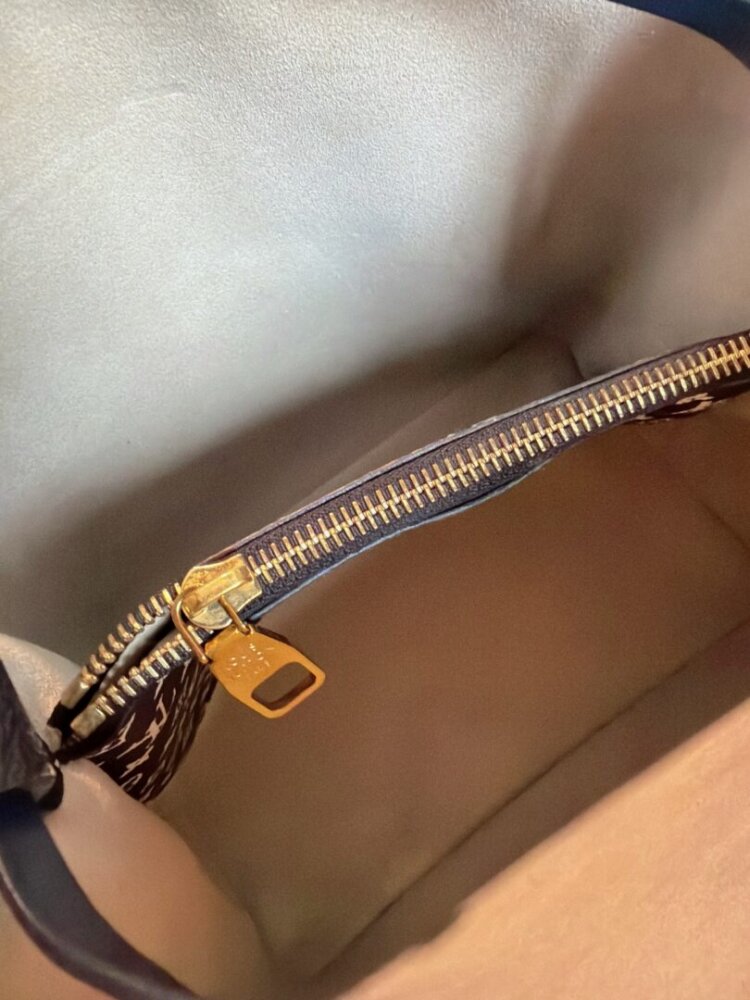 Louis Vuitton NeoNoe Handbag Limited Edition Jungle Monogram Giant - Image 8