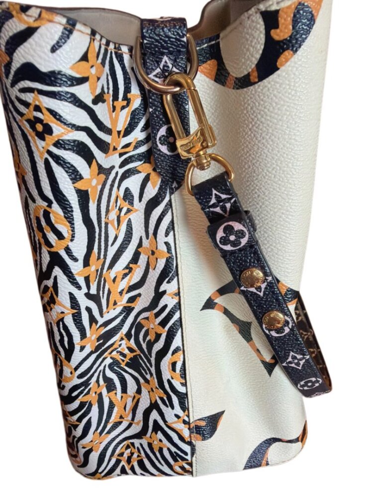 Louis Vuitton NeoNoe Handbag Limited Edition Jungle Monogram Giant - Image 4