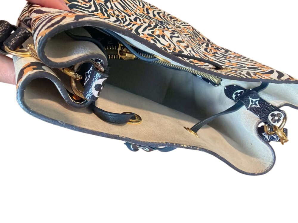 Louis Vuitton NeoNoe Handbag Limited Edition Jungle Monogram Giant - Image 5