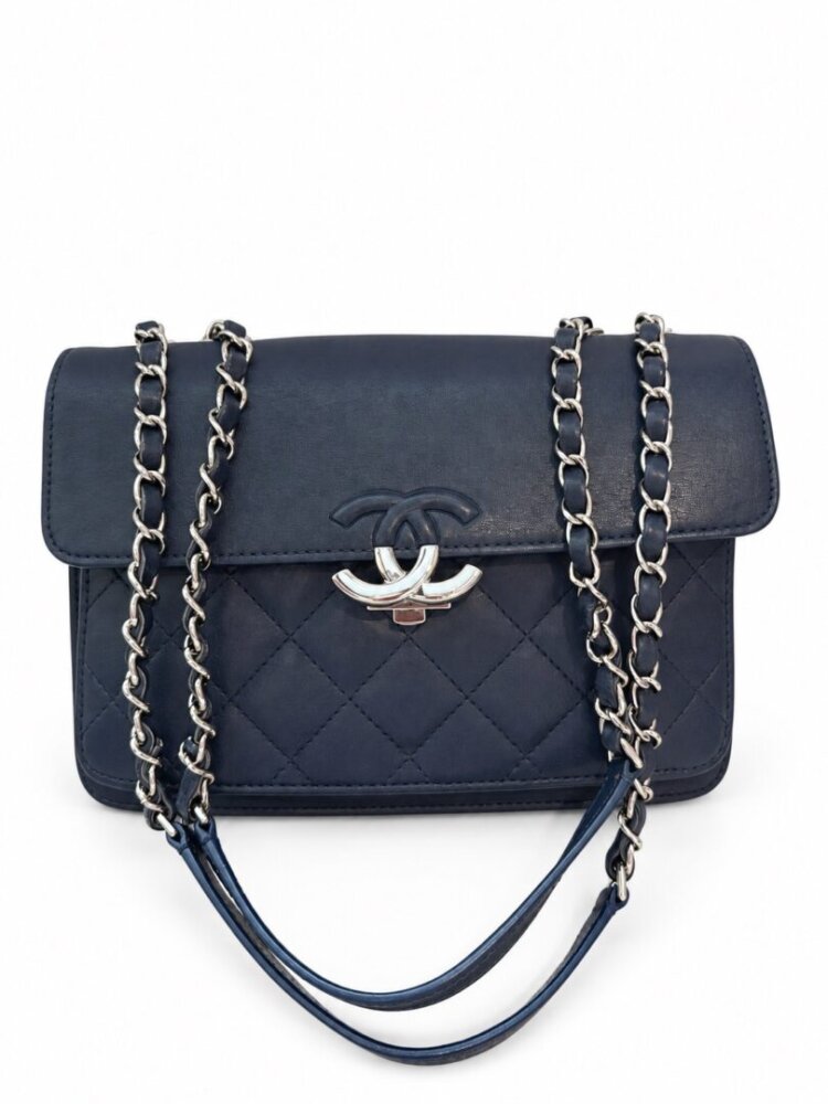 CHANEL Leather Rectangle Navy Blue Quilted Handbag - Image 2