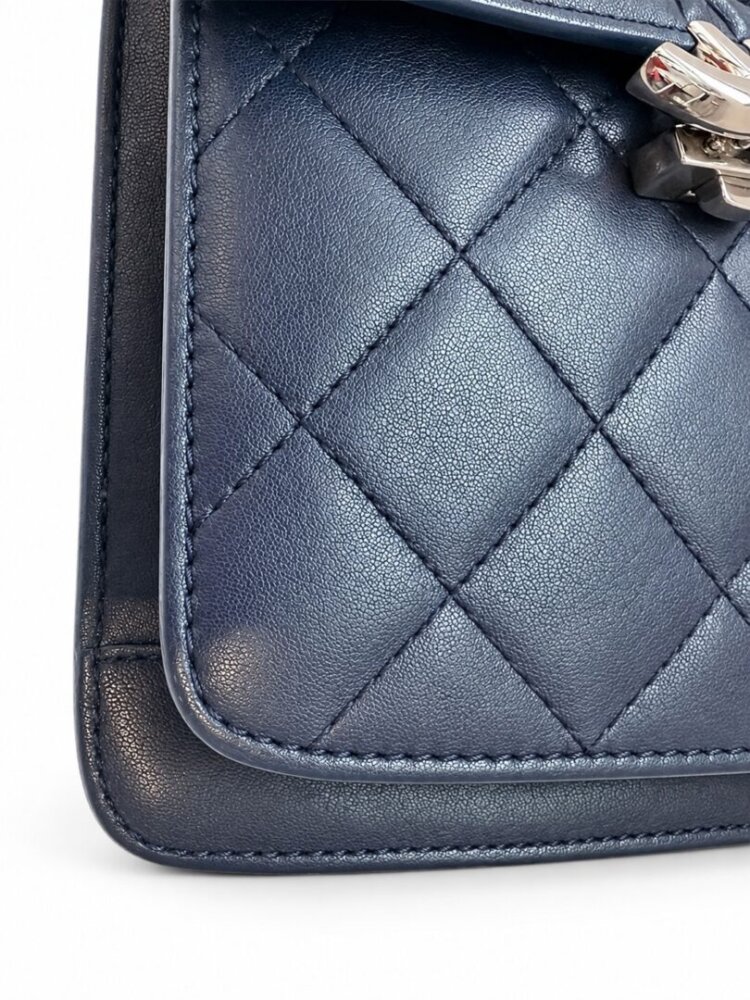 CHANEL Leather Rectangle Navy Blue Quilted Handbag - Image 4