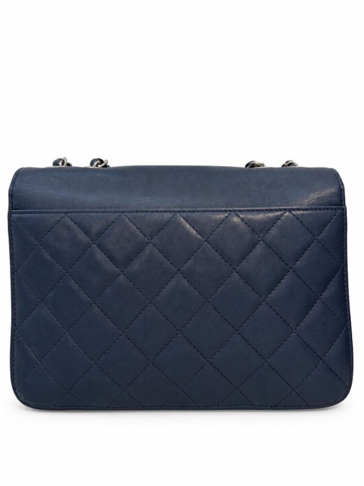 CHANEL Leather Rectangle Navy Blue Quilted Handbag - Image 7