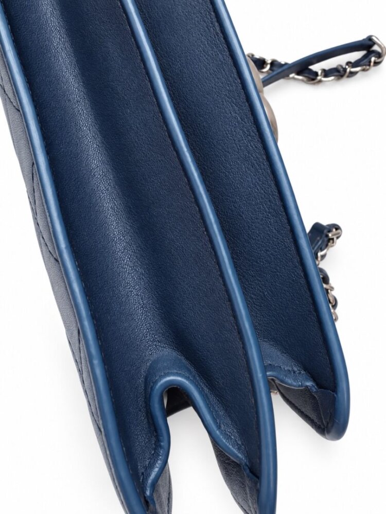 CHANEL Leather Rectangle Navy Blue Quilted Handbag - Image 9