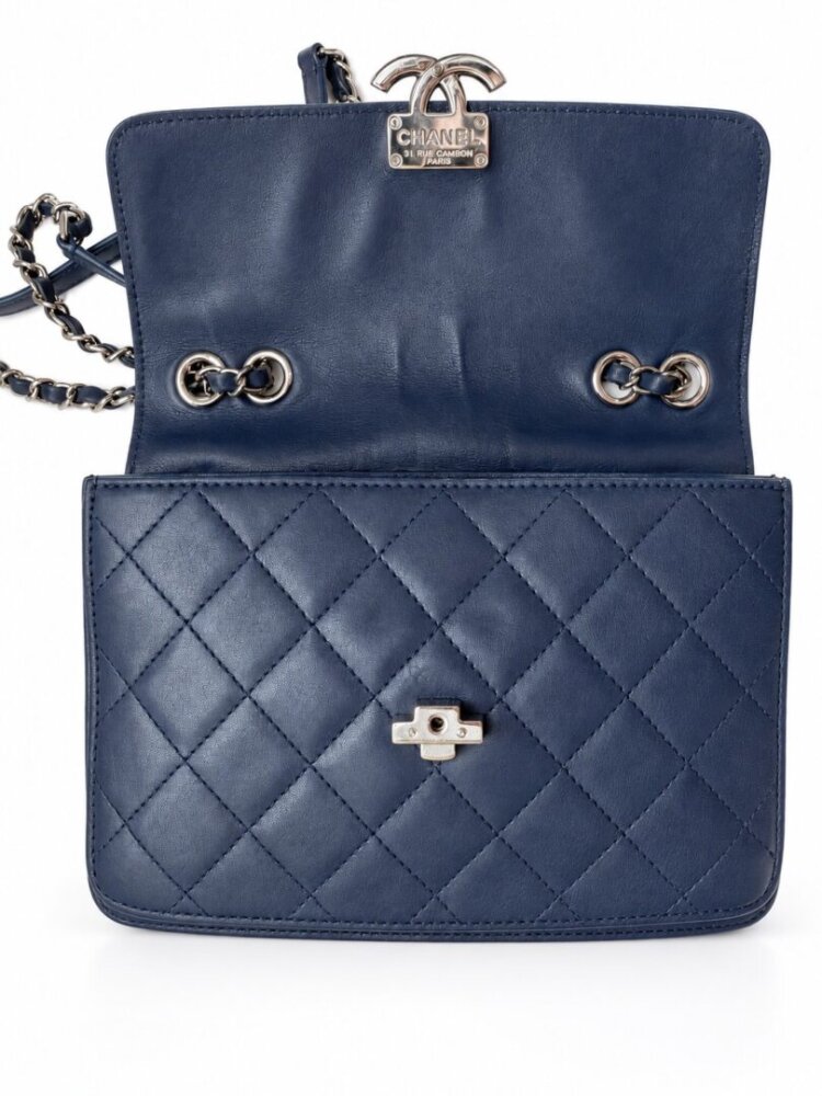 CHANEL Leather Rectangle Navy Blue Quilted Handbag - Image 10