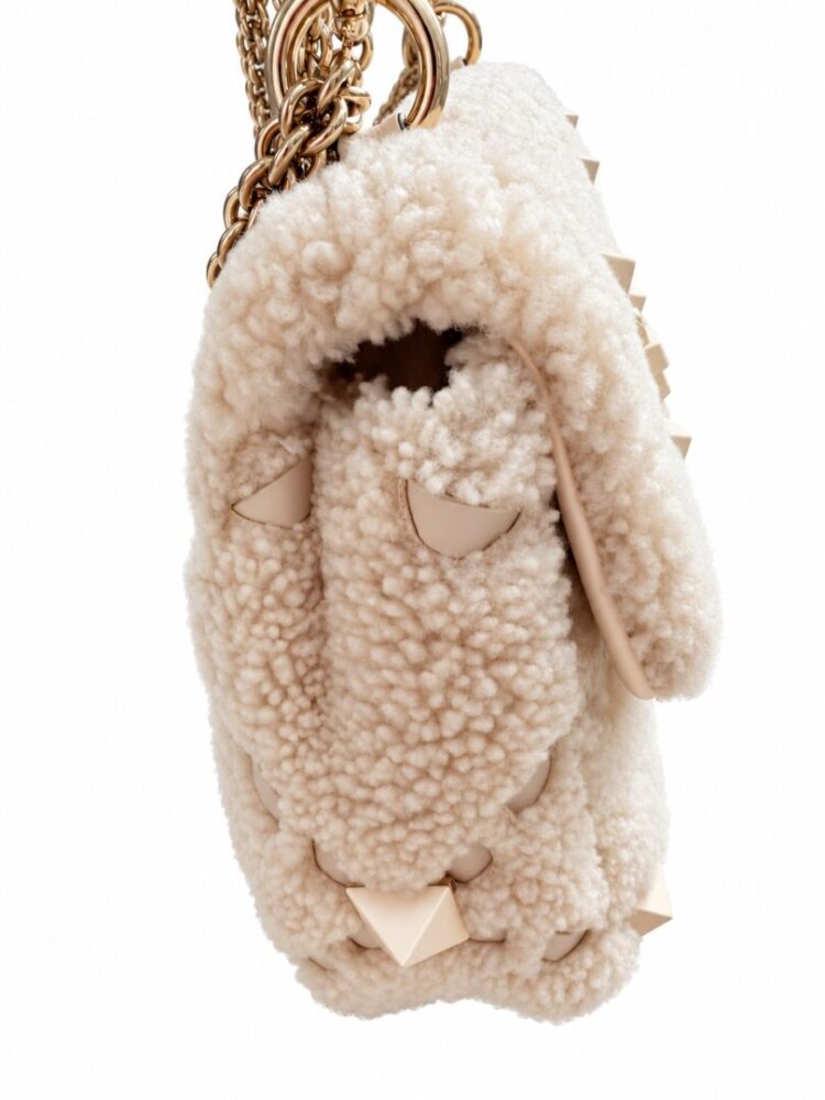 VALENTINO GARAVANI Borsa Valentino Garavani in shearling con borchie - Image 4