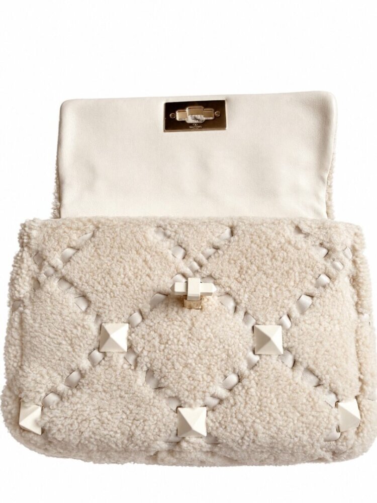 VALENTINO GARAVANI Borsa Valentino Garavani in shearling con borchie - Image 6